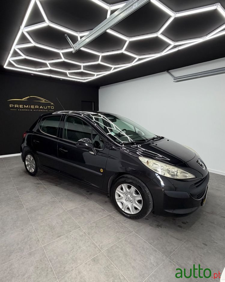 2009' Peugeot 207 1.4 16V Trendy photo #2