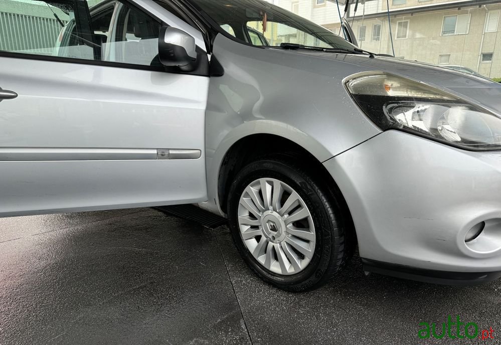 2010' Renault Clio 1.5 Dci Dynamique photo #4