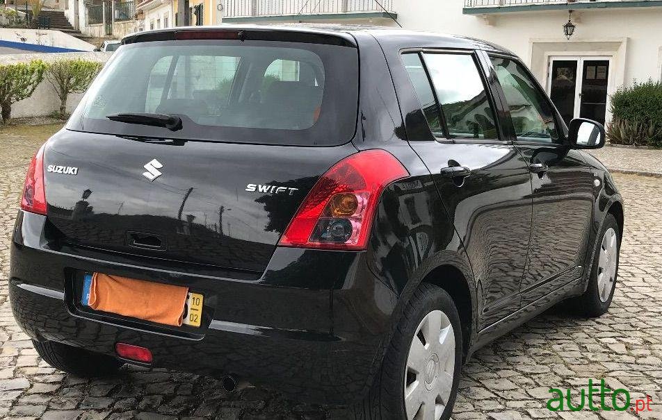 2010' Suzuki Swift photo #3