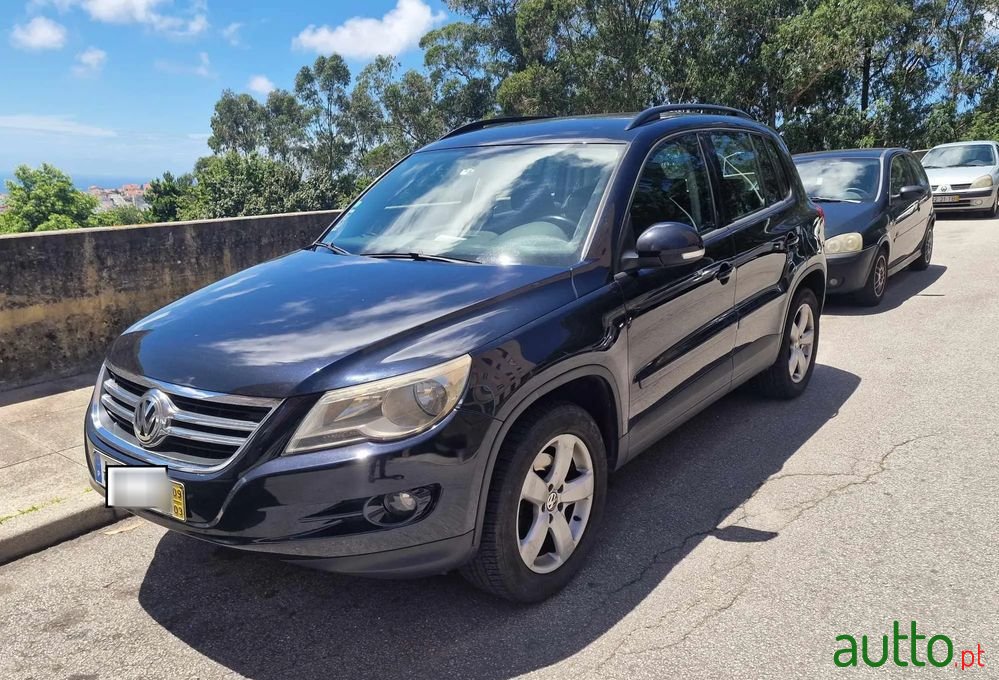 2009' Volkswagen Tiguan photo #1