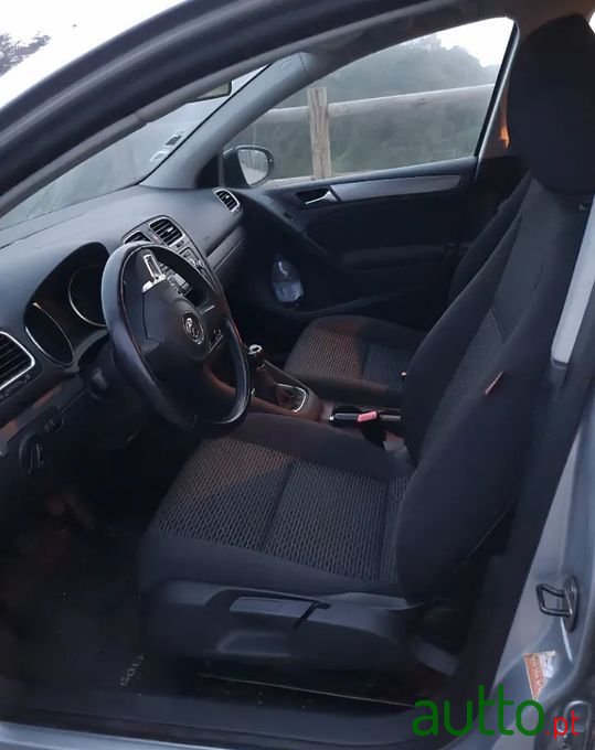 2010' Volkswagen Golf photo #2