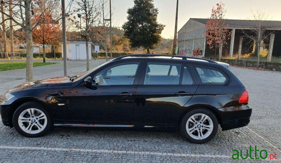 2009' BMW 318 D photo #4