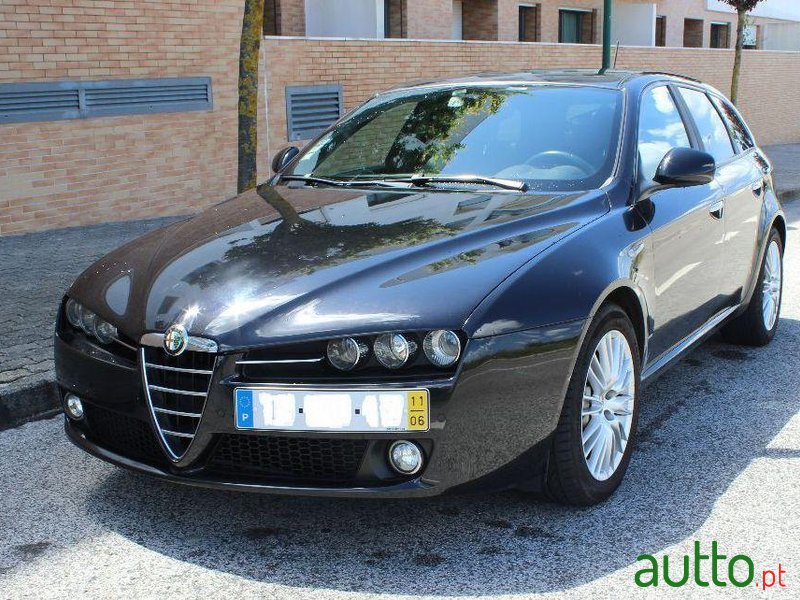 2011' Alfa Romeo 159 Sportwagon photo #2