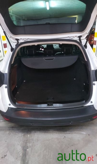 2011' Renault Megane Sport Tourer photo #4