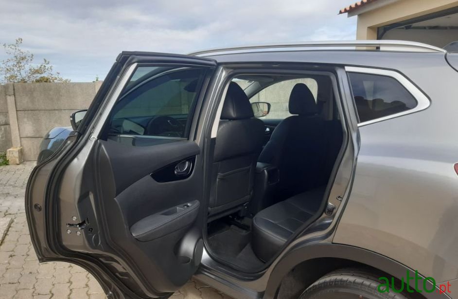 2015' Nissan Qashqai Tekna photo #3