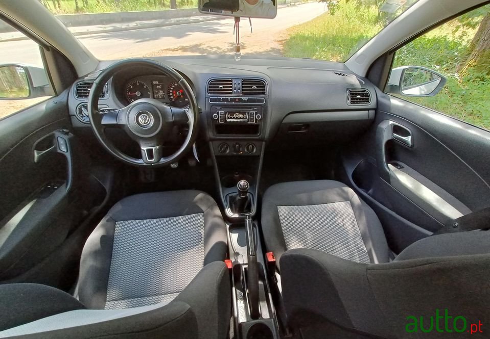 2013' Volkswagen Polo photo #3