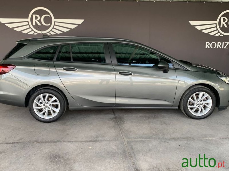 2020' Opel Astra Sports Tourer photo #3