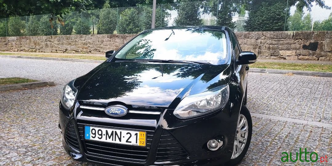 2011' Ford Focus photo #3