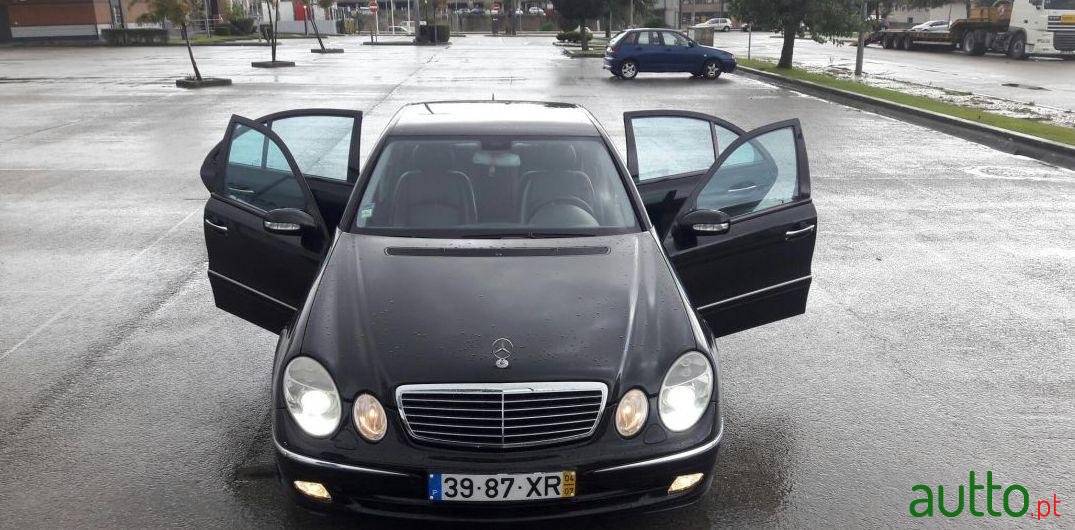 2004' Mercedes-Benz E-320 photo #1