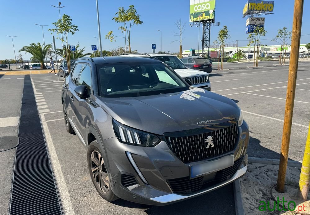 2023' Peugeot 2008 photo #1