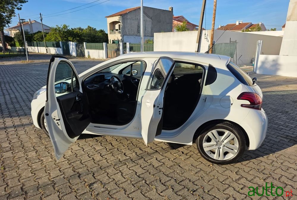 2016' Peugeot 208 82 Puretech Style photo #4
