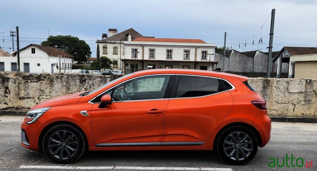 2019' Renault Clio photo #2