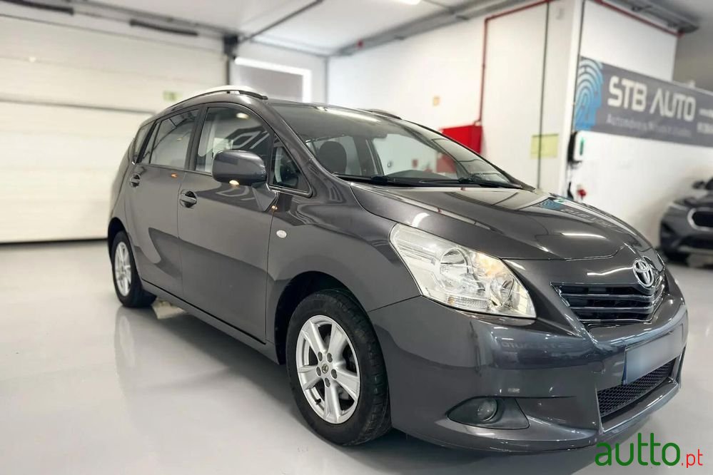 2009' Toyota Verso 2.0 D-4D Energy photo #5