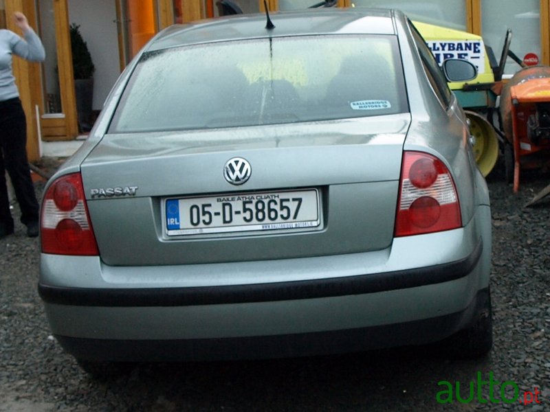 2005' Volkswagen Passat photo #1