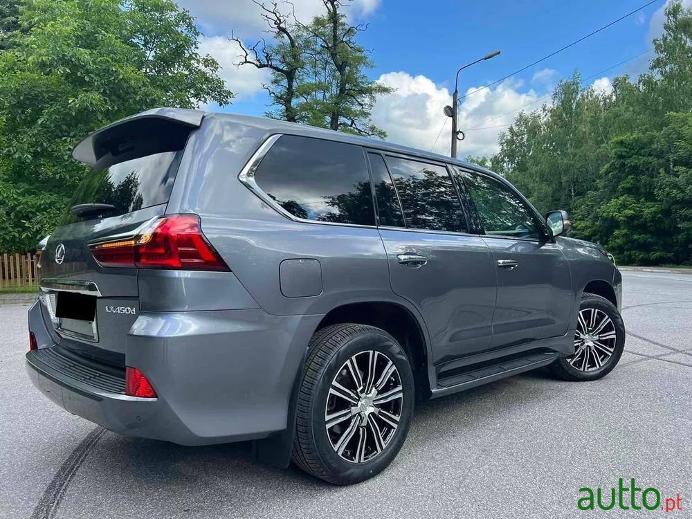 2017' Lexus LX photo #3