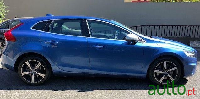 2018' Volvo V40 photo #2