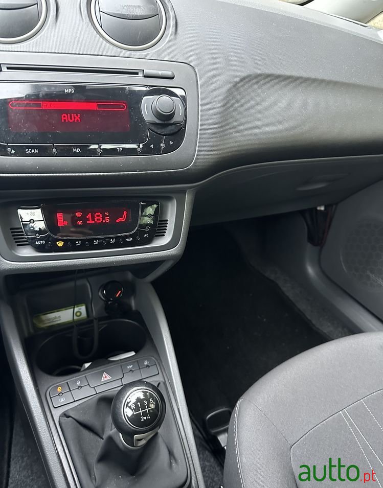 2011' SEAT Ibiza photo #6