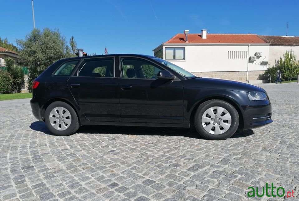 2011' Audi A3 Sportback photo #3