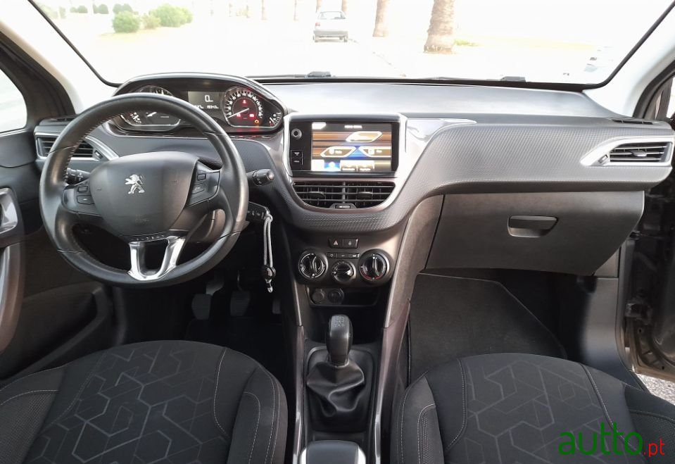 2014' Peugeot 2008 photo #4