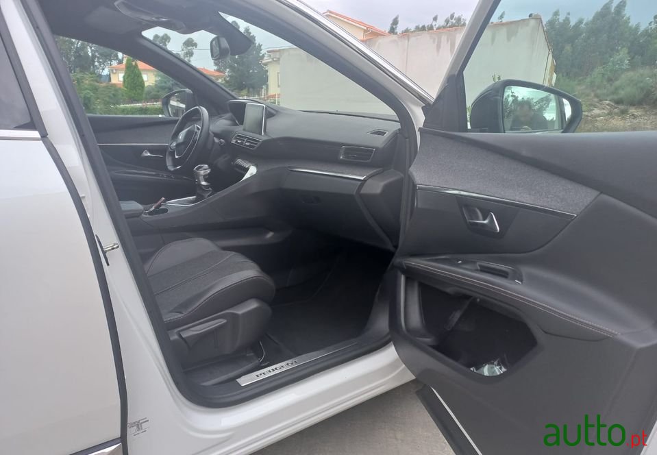 2018' Peugeot 3008 photo #3