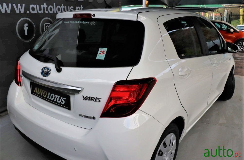 2016' Toyota Yaris photo #4