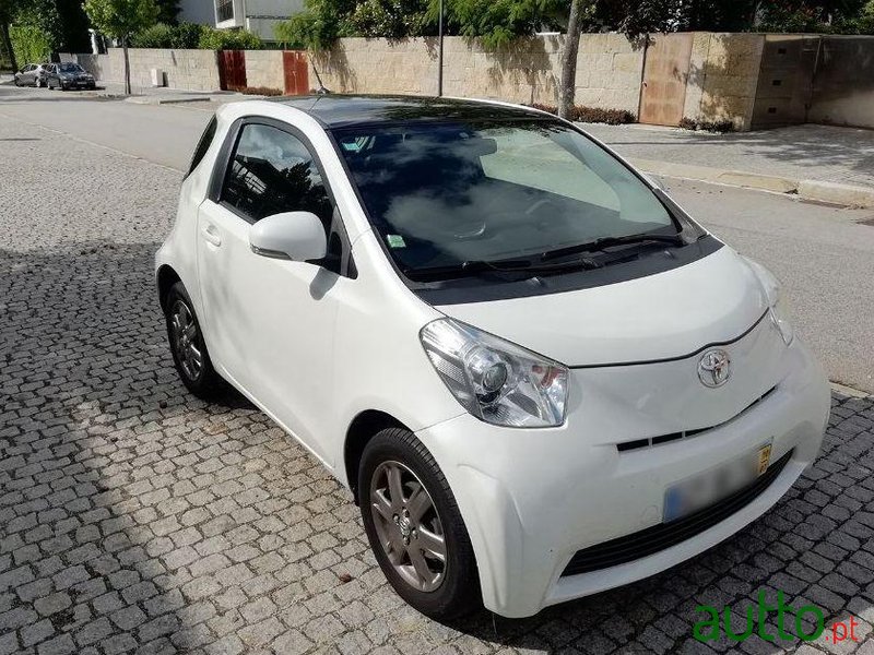 2010' Toyota iQ photo #2