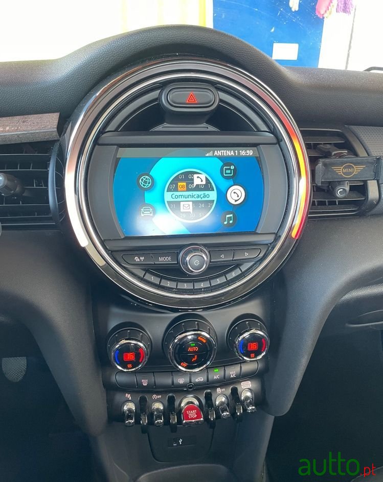 2018' MINI Cooper D photo #6