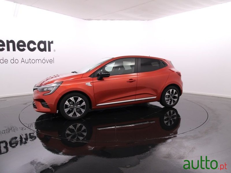 2021' Renault Clio photo #2