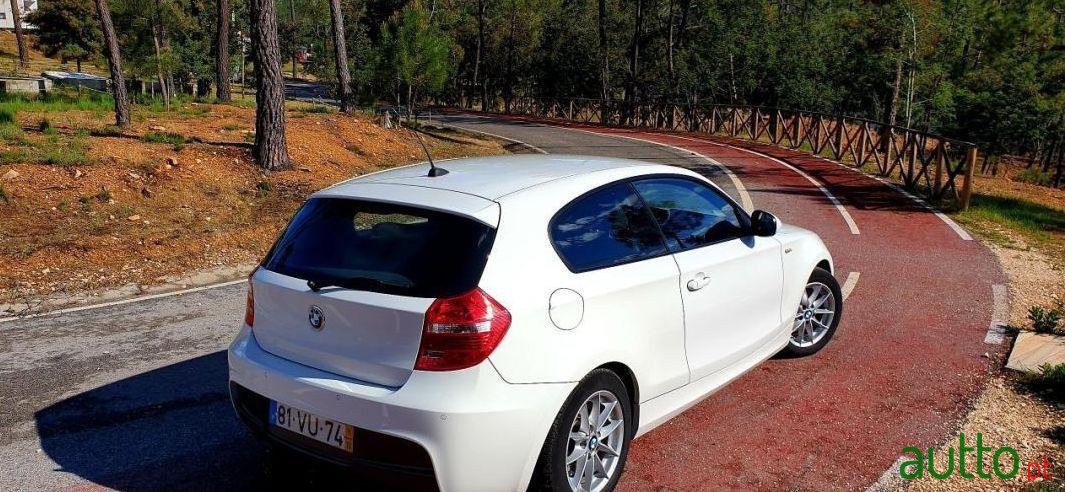 2011' BMW 120 Pack M photo #2