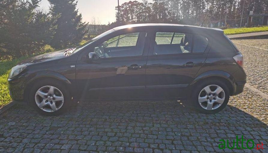 2005' Opel Astra photo #3