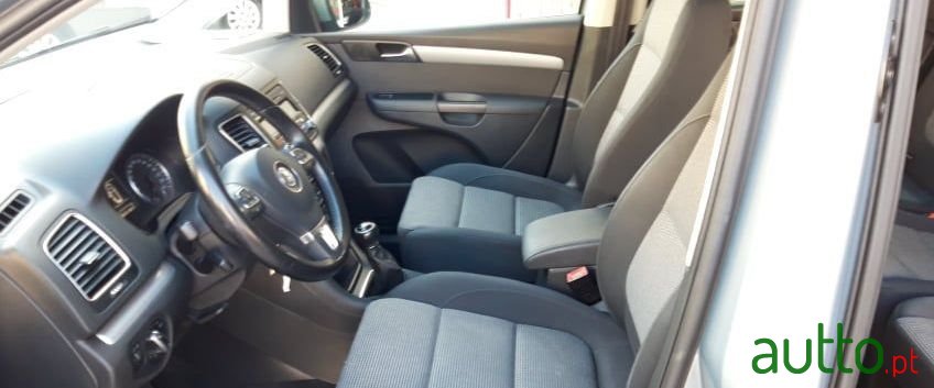 2010' Volkswagen Sharan photo #2