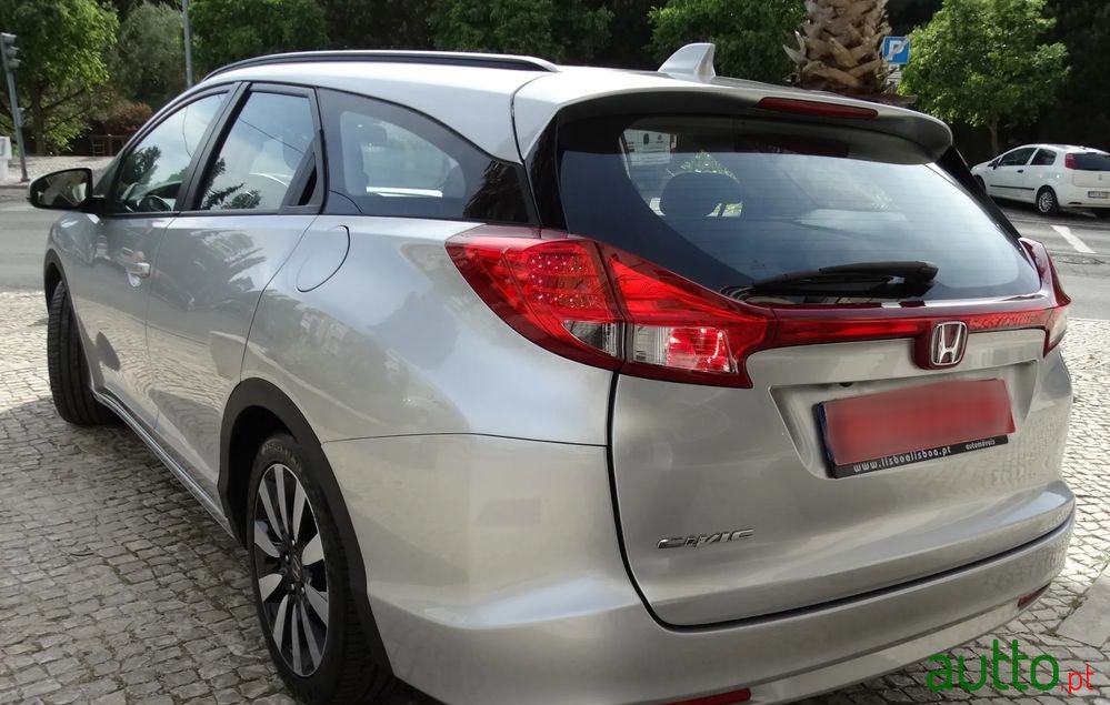 2015' Honda Civic Tourer photo #4