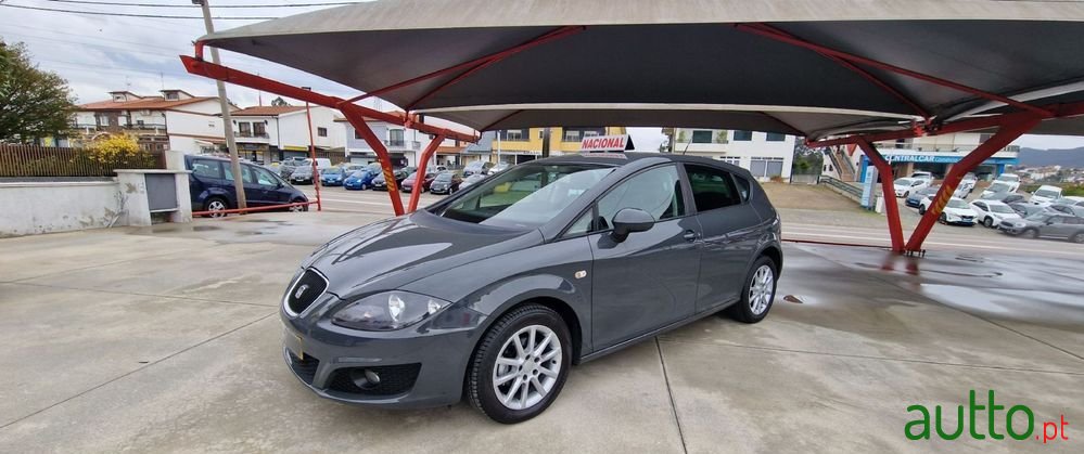 2009' SEAT Leon photo #1