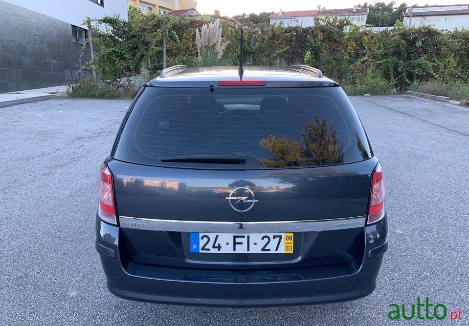 2008' Opel Astra Caravan photo #4