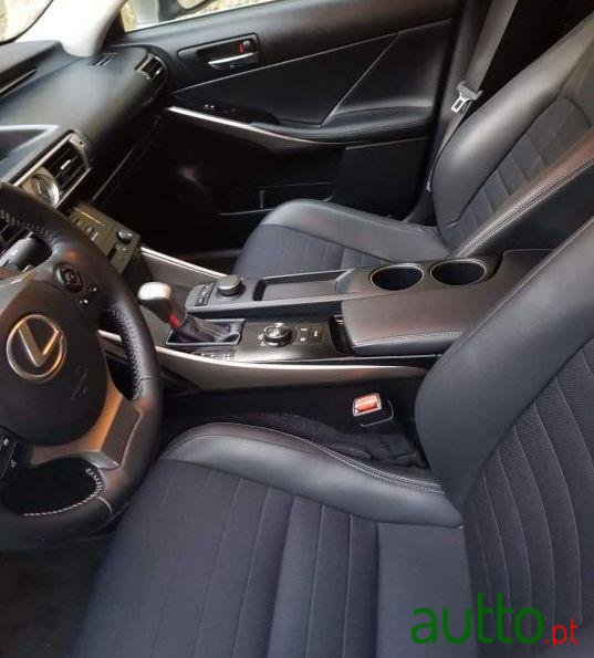 2013' Lexus Is-300H Executive photo #4