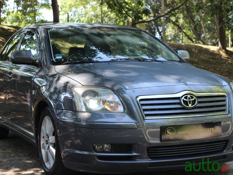 2003' Toyota Avensis photo #1