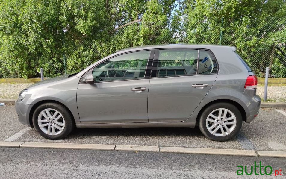 2009' Volkswagen Golf photo #1