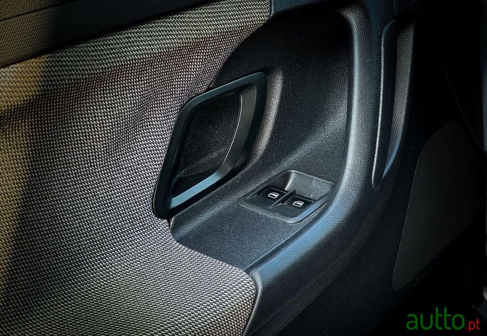 2013' Skoda Fabia Break photo #4