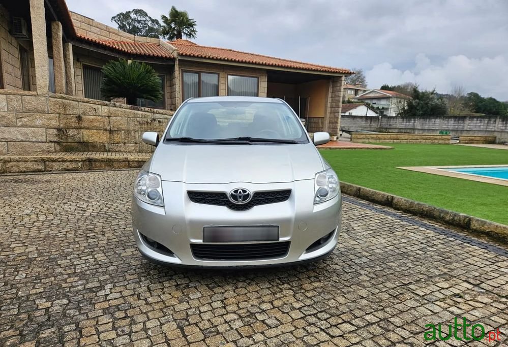 2009' Toyota Auris 1.4 D-4D Active photo #2