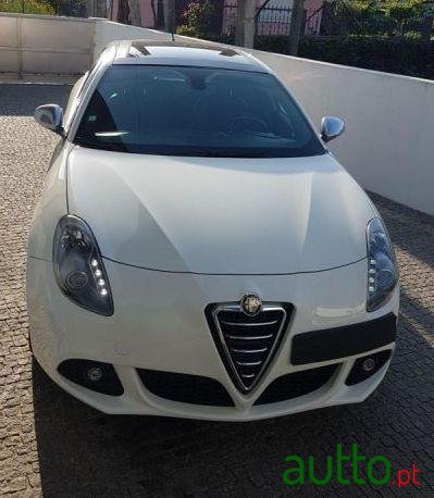 2014' Alfa Romeo Giulietta photo #3