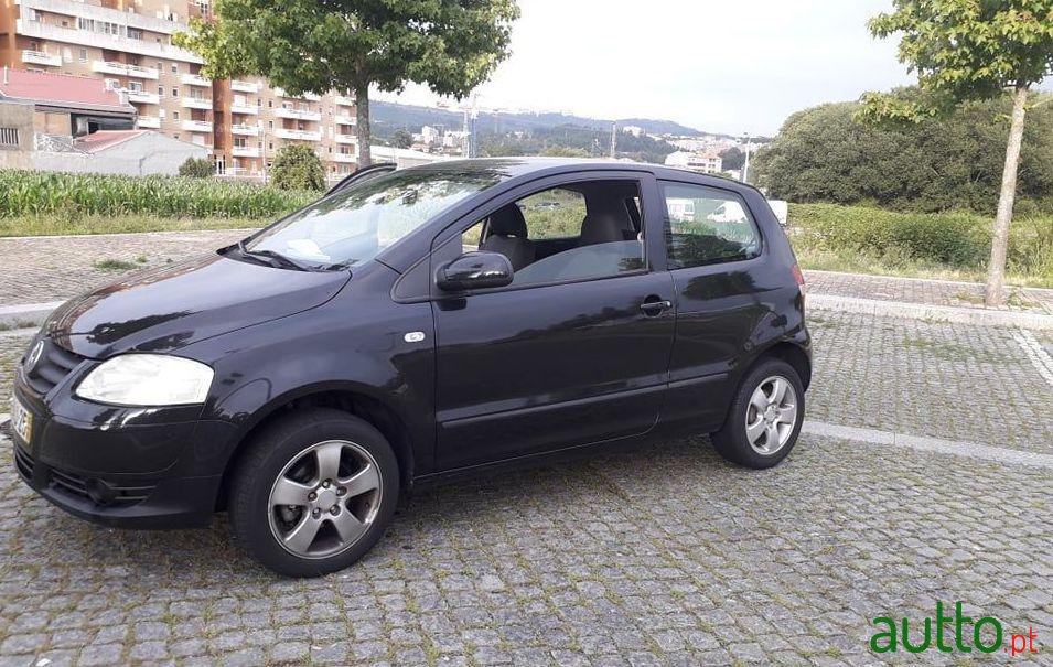 2005' Volkswagen Fox photo #2