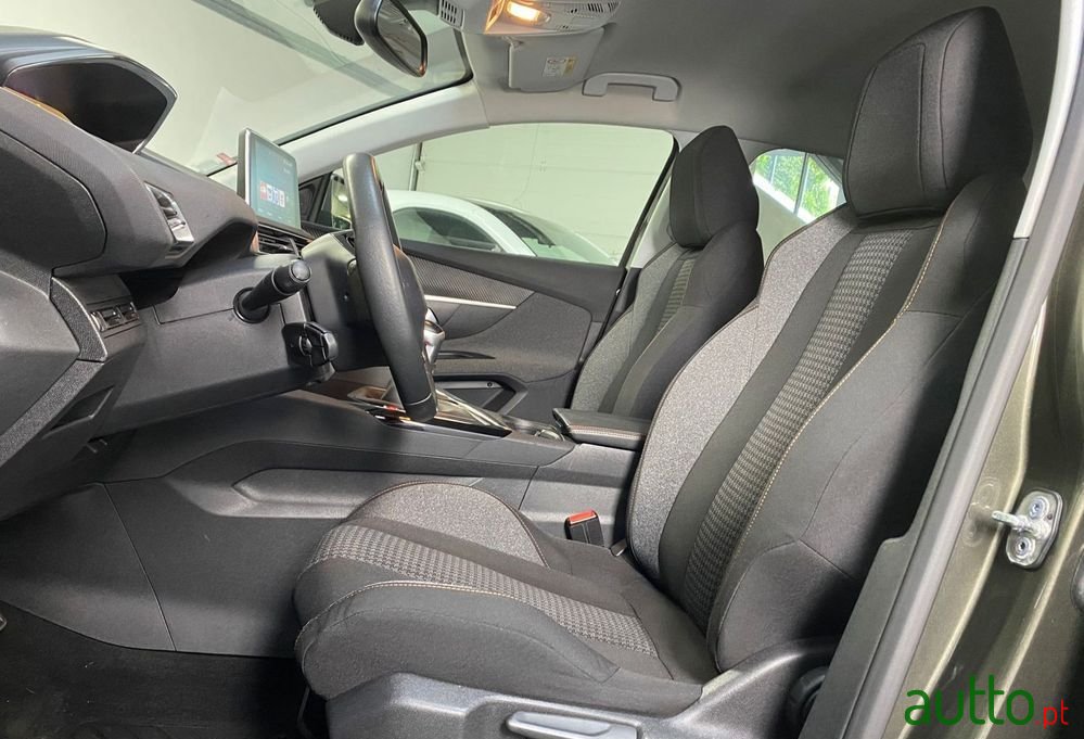 2019' Peugeot 3008 photo #5