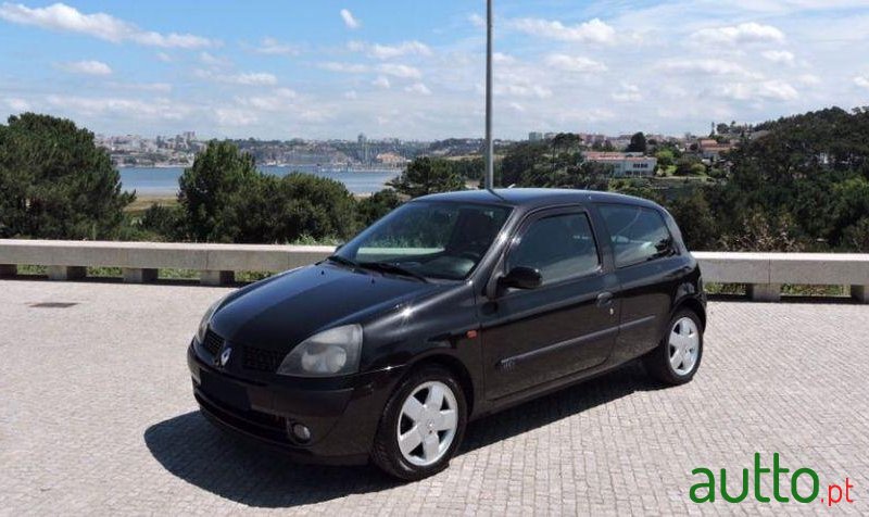 2002' Renault Clio photo #2