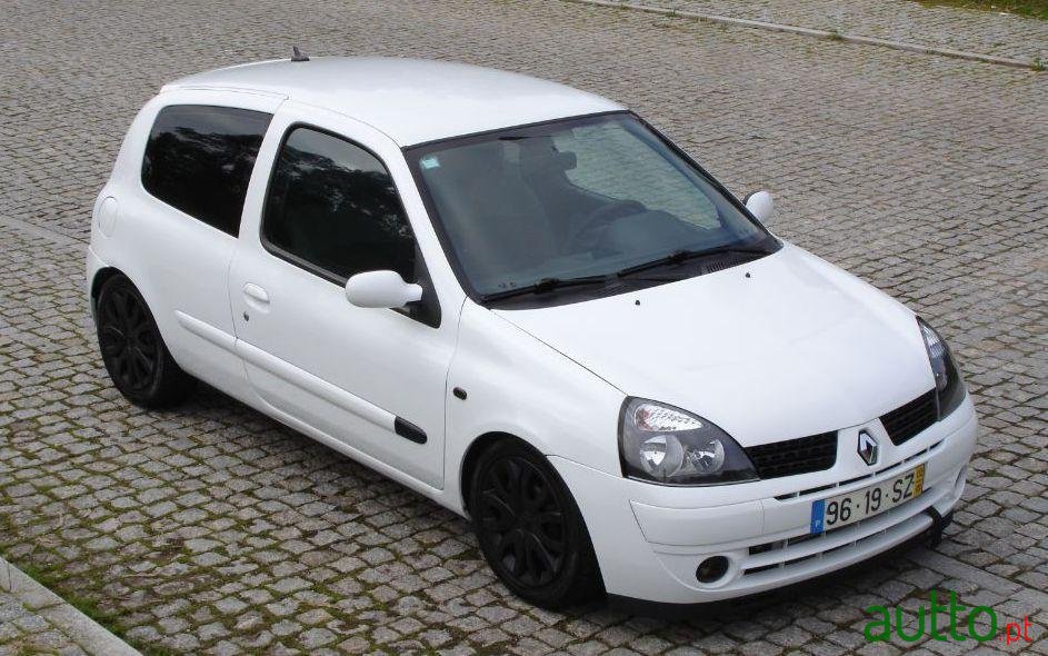 2002' Renault Clio photo #1