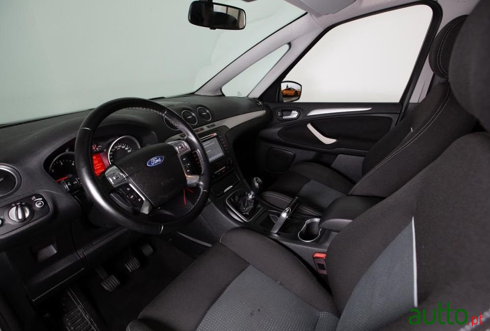 2013' Ford S-Max photo #6