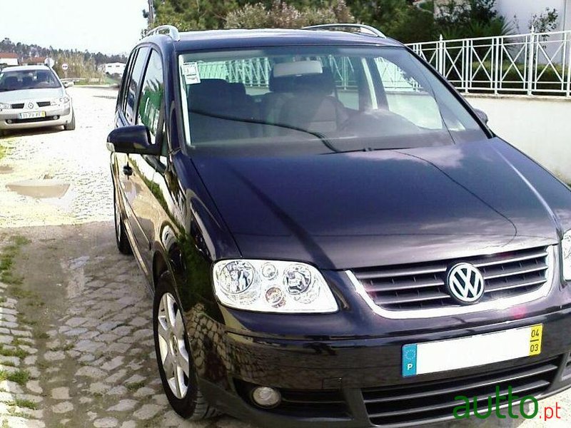 2004' Volkswagen Touran photo #1