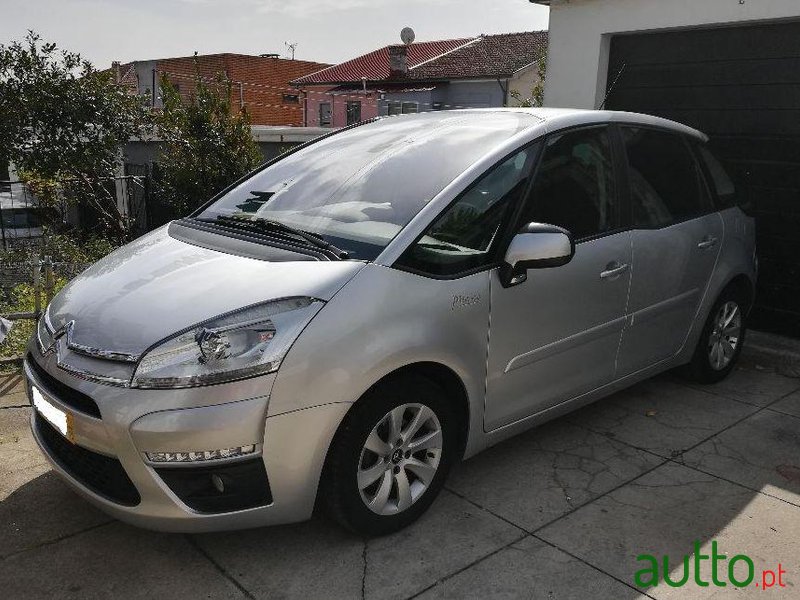 2011' Citroen C4-Picasso photo #1