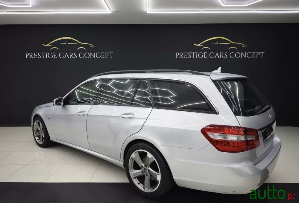 2011' Mercedes-Benz Classe E photo #4