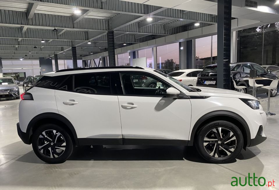 2021' Peugeot 2008 photo #6
