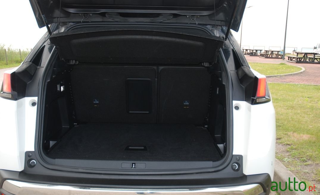 2017' Peugeot 3008 photo #5